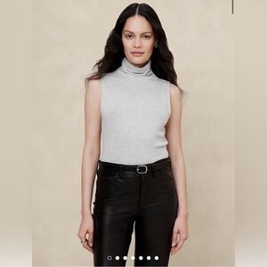 Soft luxe NWT banana republic sleeveless mockneck in oatmeal